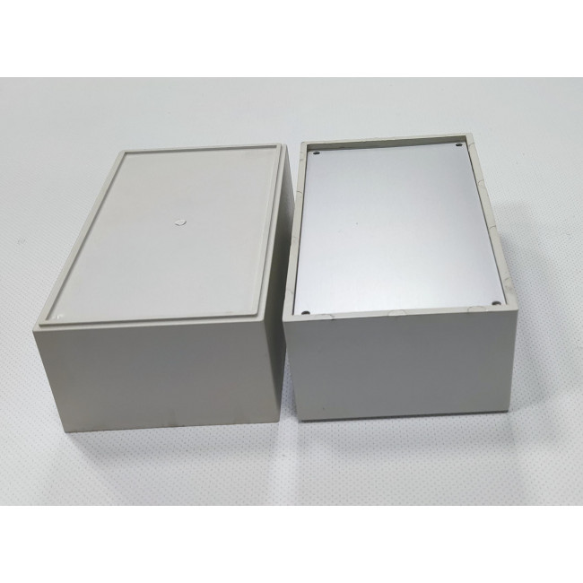 ΚΟΥΤΙ ΠΛΑΣΤΙΚΟ ΚΑΤΑΣΚΕΥΩΝ ΓΚΡΙ (160χ95χ60mm) ΜΕ ΠΑΤΟ ΑΛΟΥΜΙΝΙΟΥ